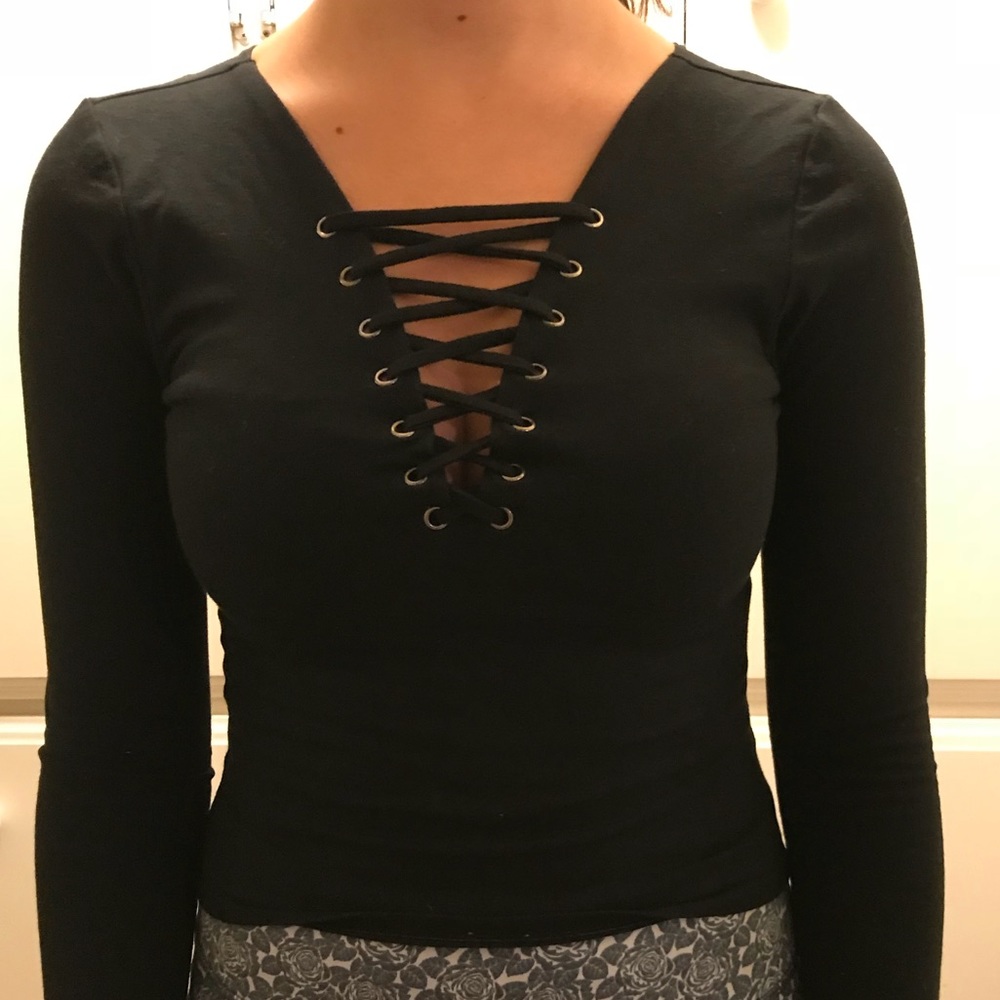 LF/Emma & Sam Lace-up Top